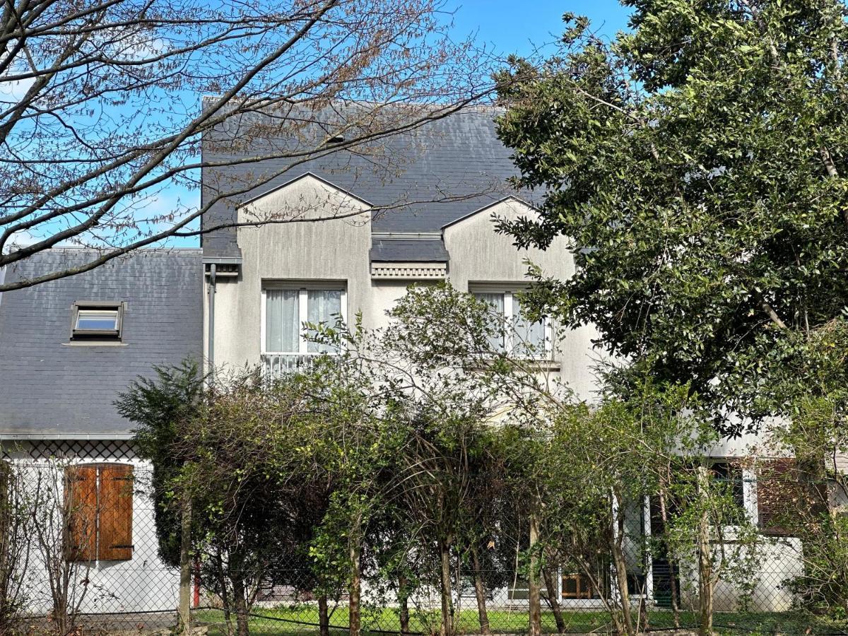 Maison De Longde-Appartement Avec 2 Chambres Villejuif Bagian luar foto